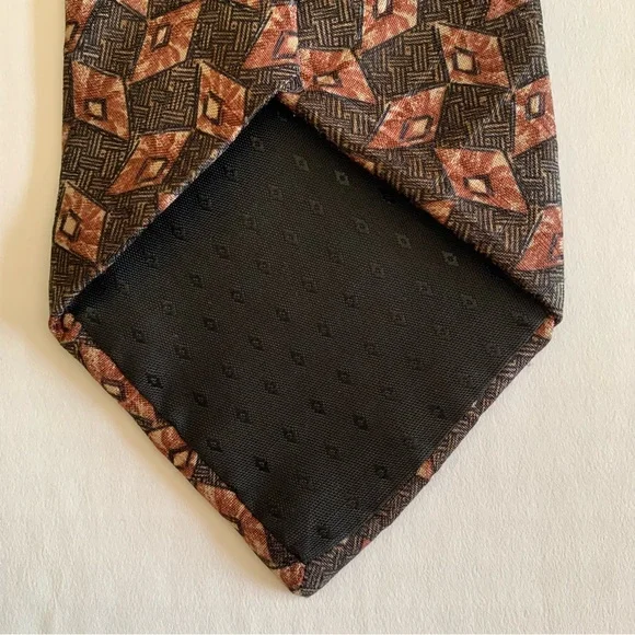 Bugatti. 100% Italian Silk Necktie. Brown and Orange diamond pattern on … - Picture 5 of 6